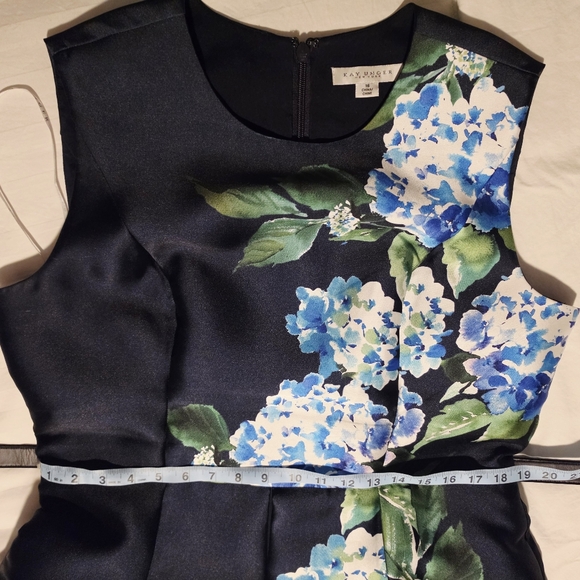 Kay Unger Barbara Floral Gown.  - Picture 9 of 16